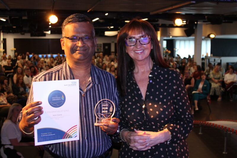 Daniel Vijayaraj receiving his Nightingale award