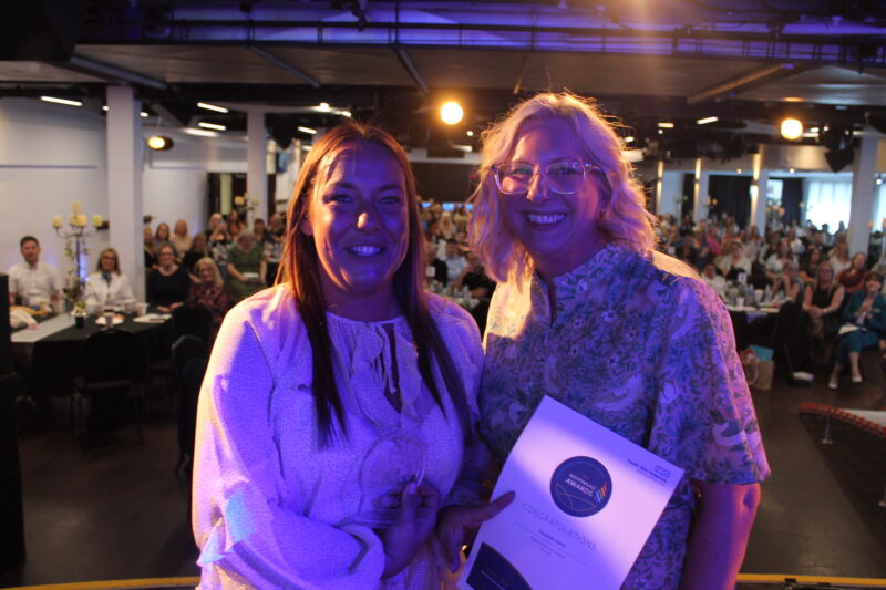 Elizabeth Smith receiving her nightingale award