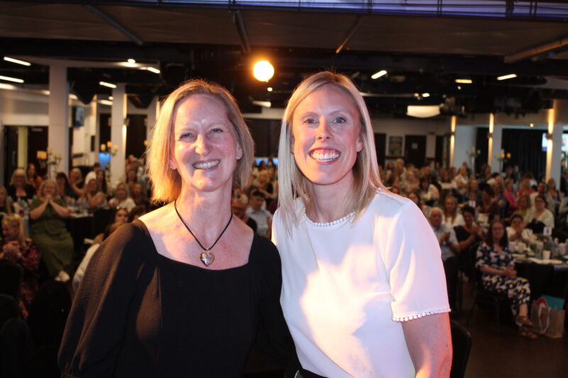 Linda Defoe receiving her Nightingale award